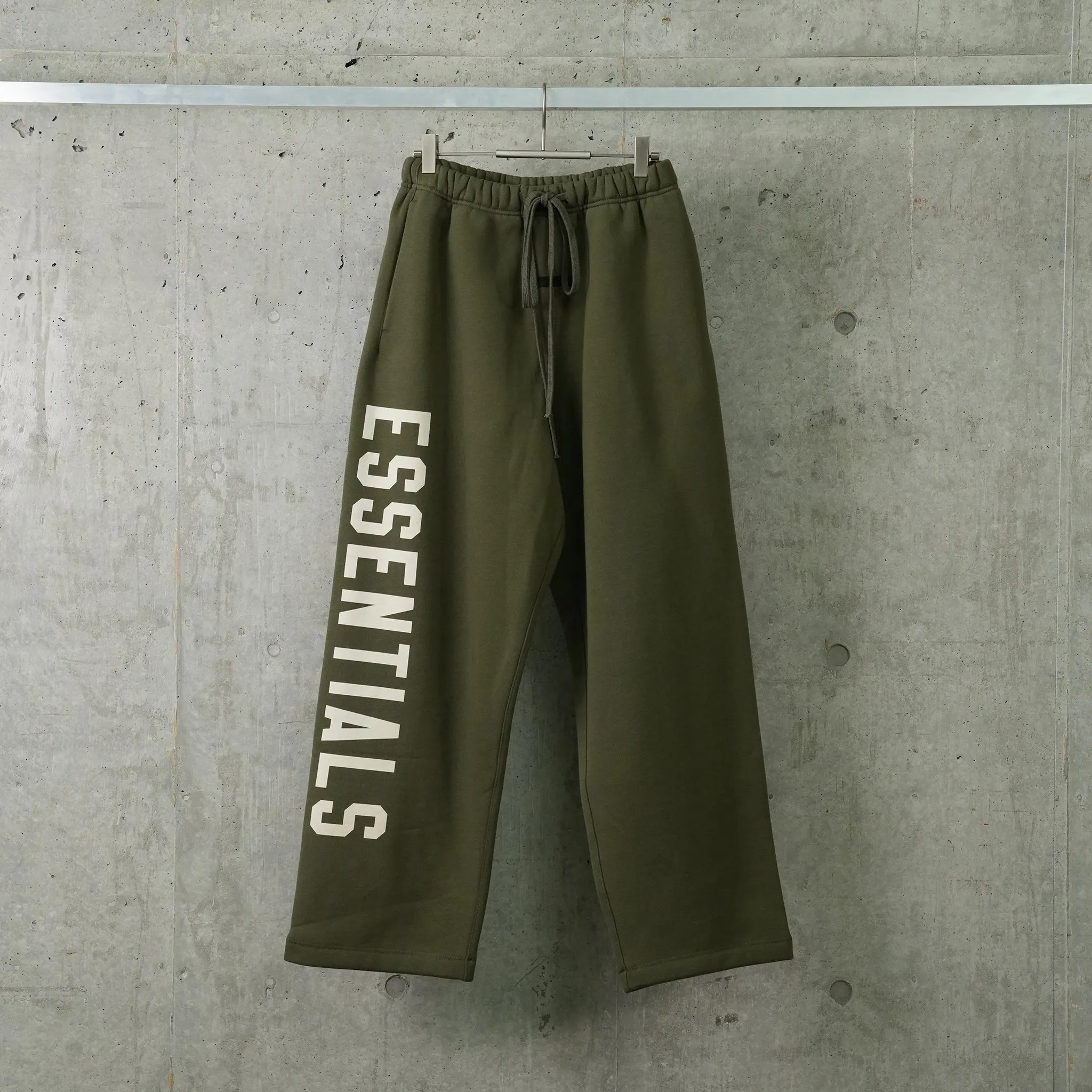 FLEECE RELAXED SWEATPANT / MILITARY