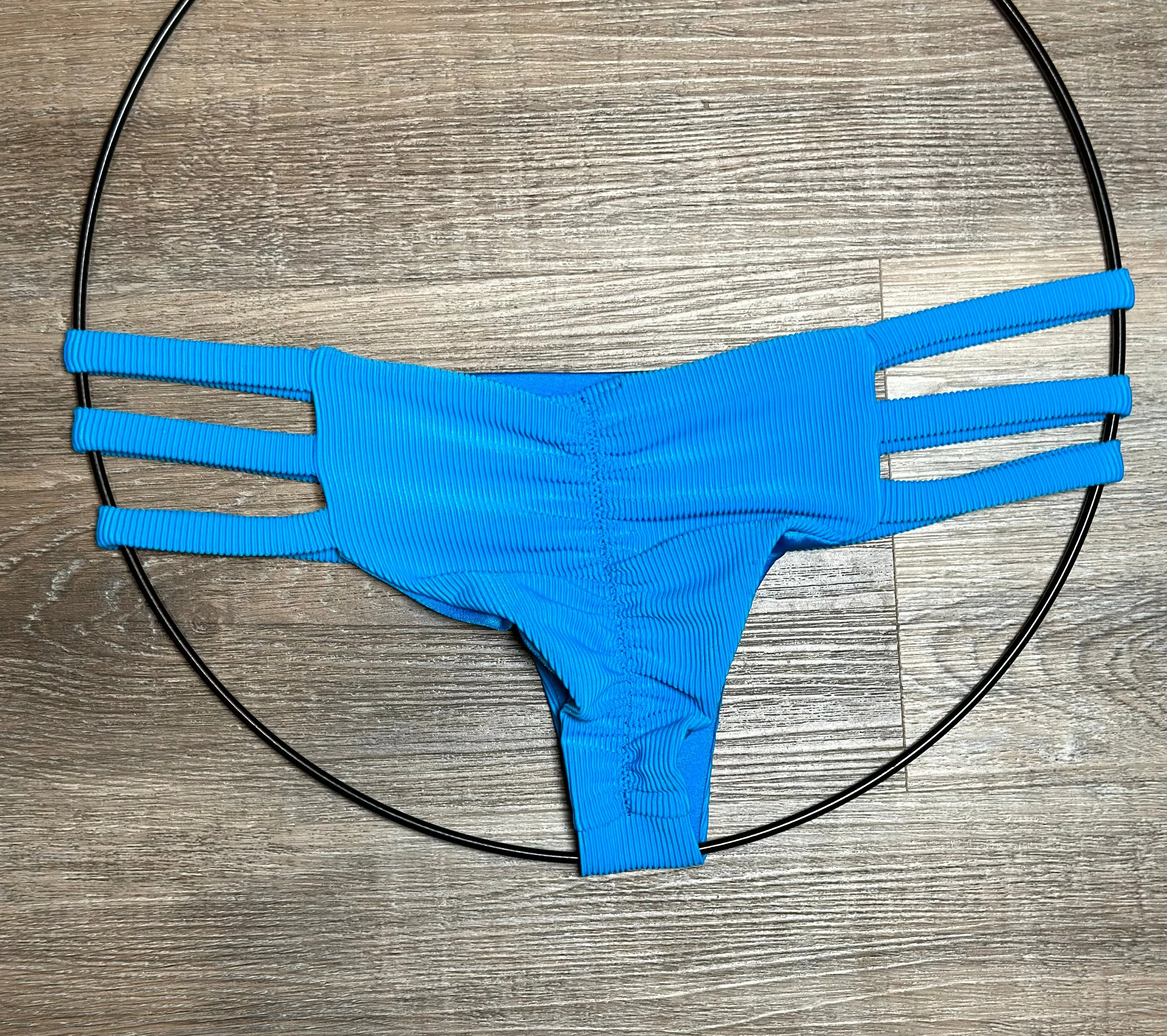 Hawaii Blue Ribbed // Strappy Bottom